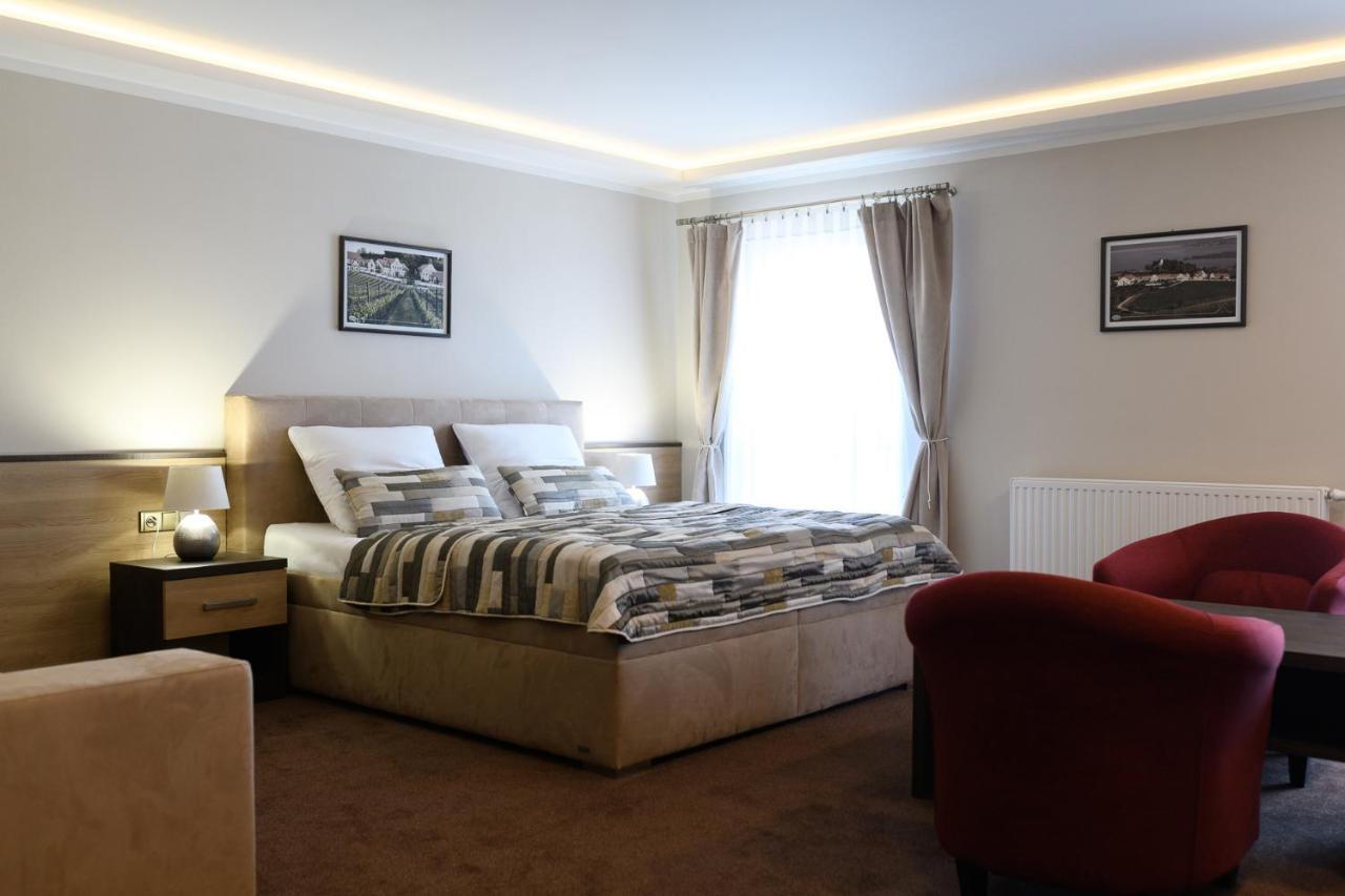Vinarstvi U Kaplicky Hotel Zajeci ภายนอก รูปภาพ