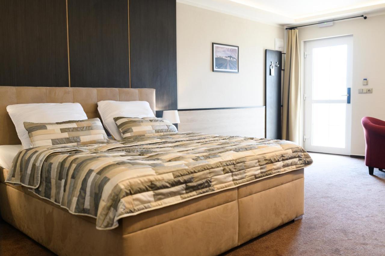 Vinarstvi U Kaplicky Hotel Zajeci ภายนอก รูปภาพ