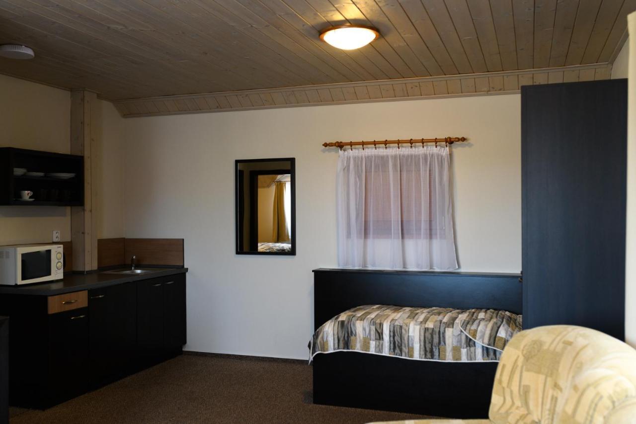 Vinarstvi U Kaplicky Hotel Zajeci ภายนอก รูปภาพ