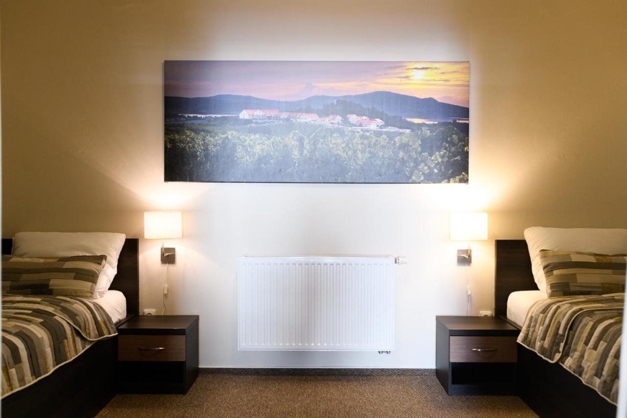 Vinarstvi U Kaplicky Hotel Zajeci ภายนอก รูปภาพ
