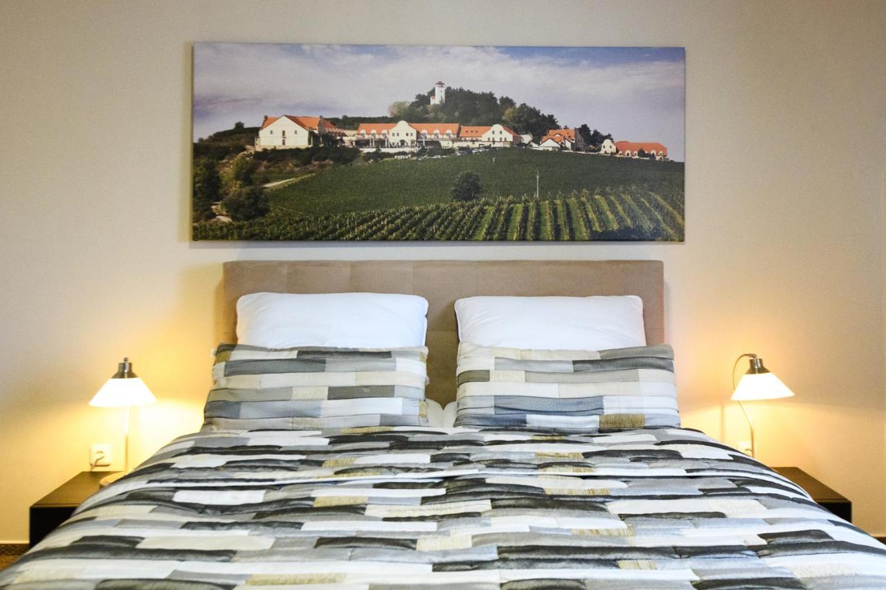 Vinarstvi U Kaplicky Hotel Zajeci ภายนอก รูปภาพ
