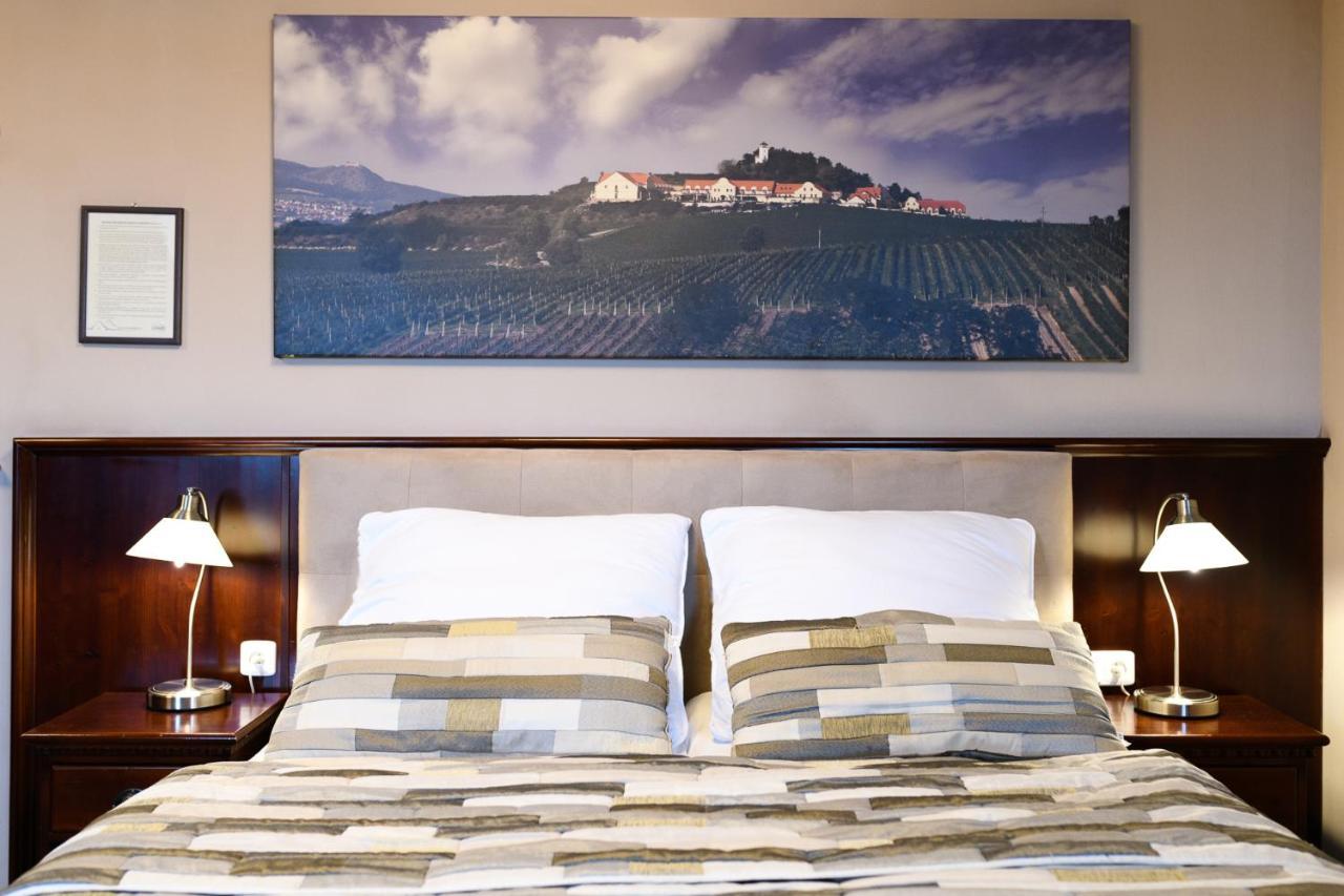 Vinarstvi U Kaplicky Hotel Zajeci ภายนอก รูปภาพ